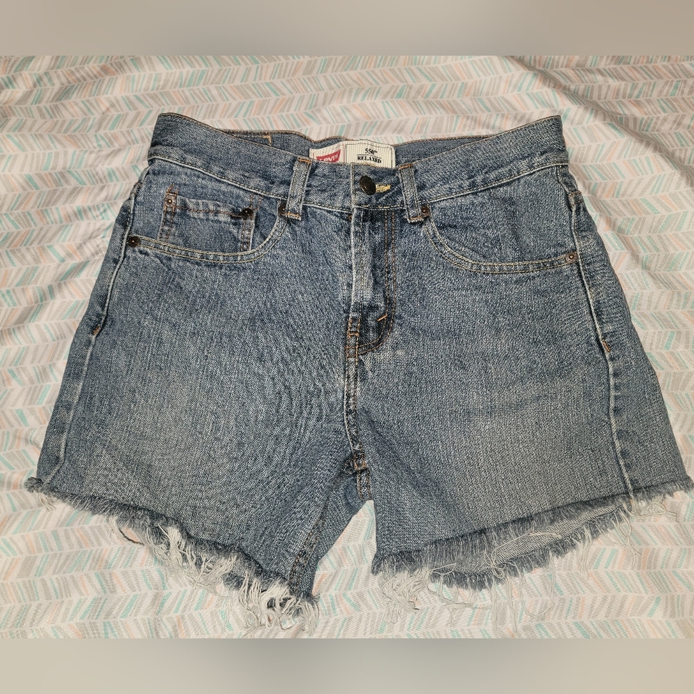 Women's 16 Slim (26) Levi 550 Jean Shorts